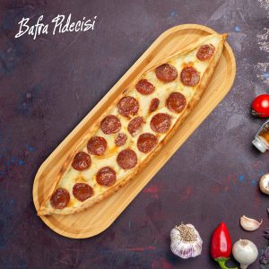 Sucuk kaşarlı pide